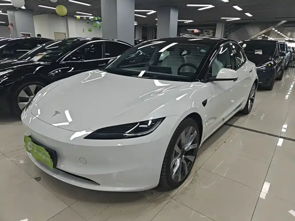 Tesla Model 3 — фото 1