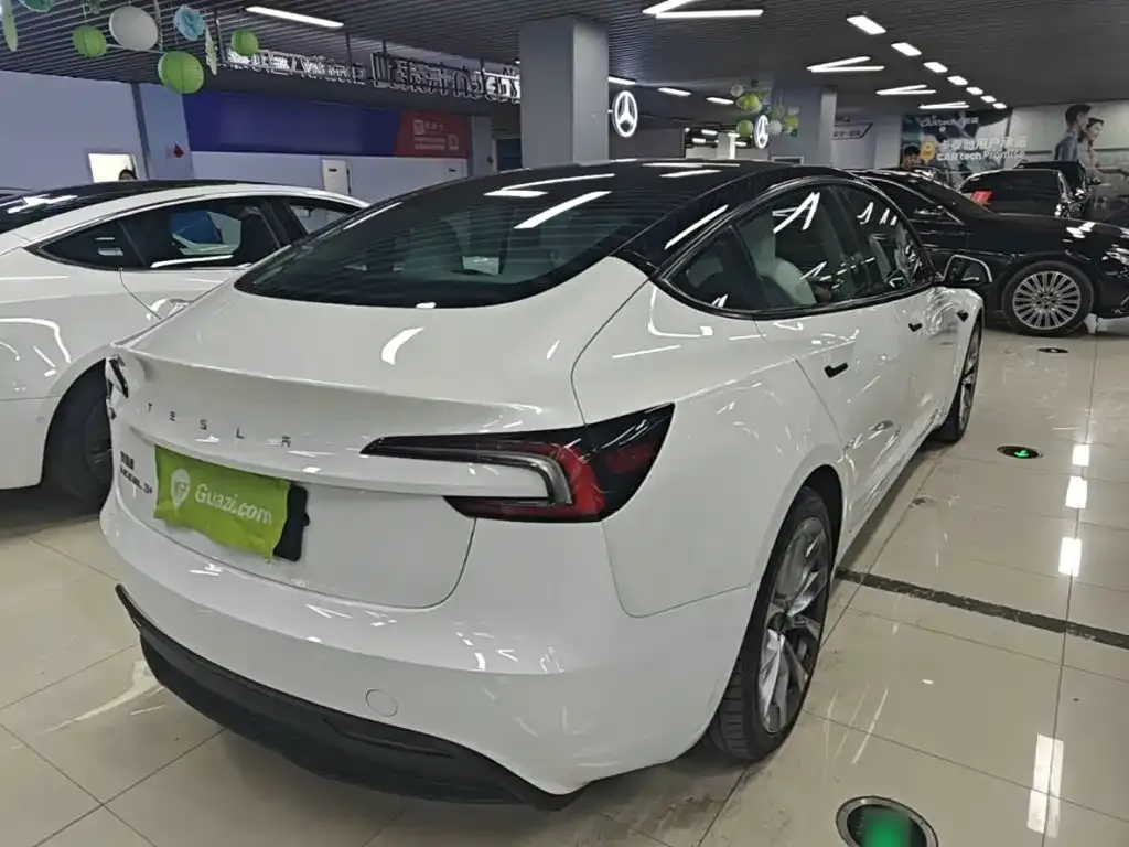 Tesla Model 3 — фото 4