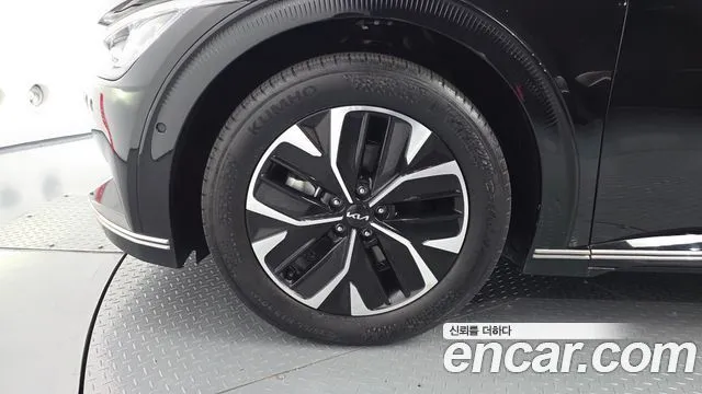 Kia EV6 — фото 8