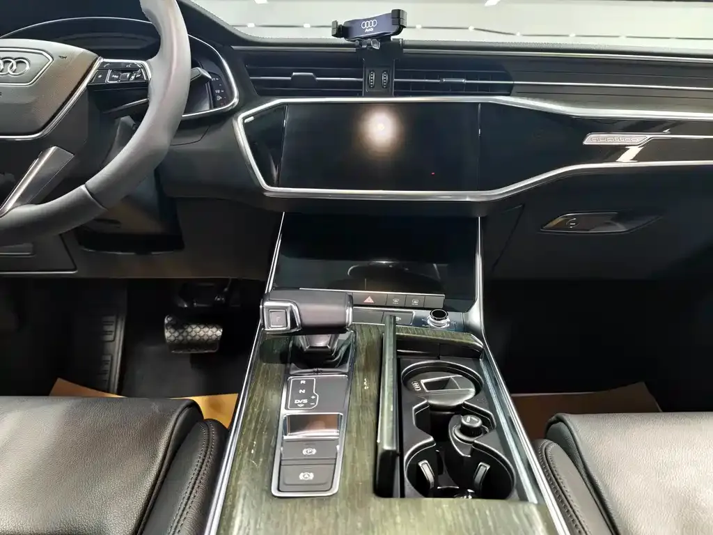 Audi A6L — фото 8
