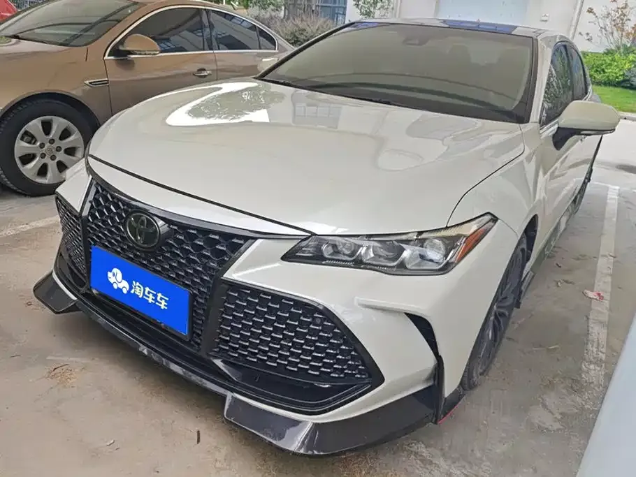Toyota Avalon — фото 1
