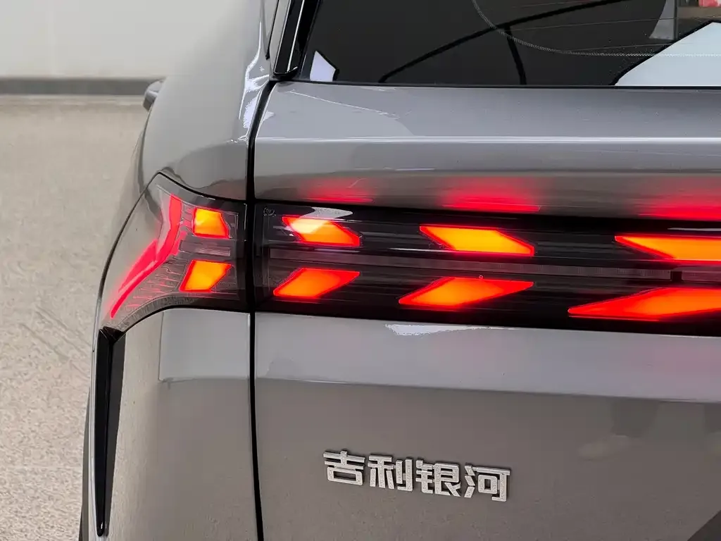 Geely Galaxy L7 — фото 8