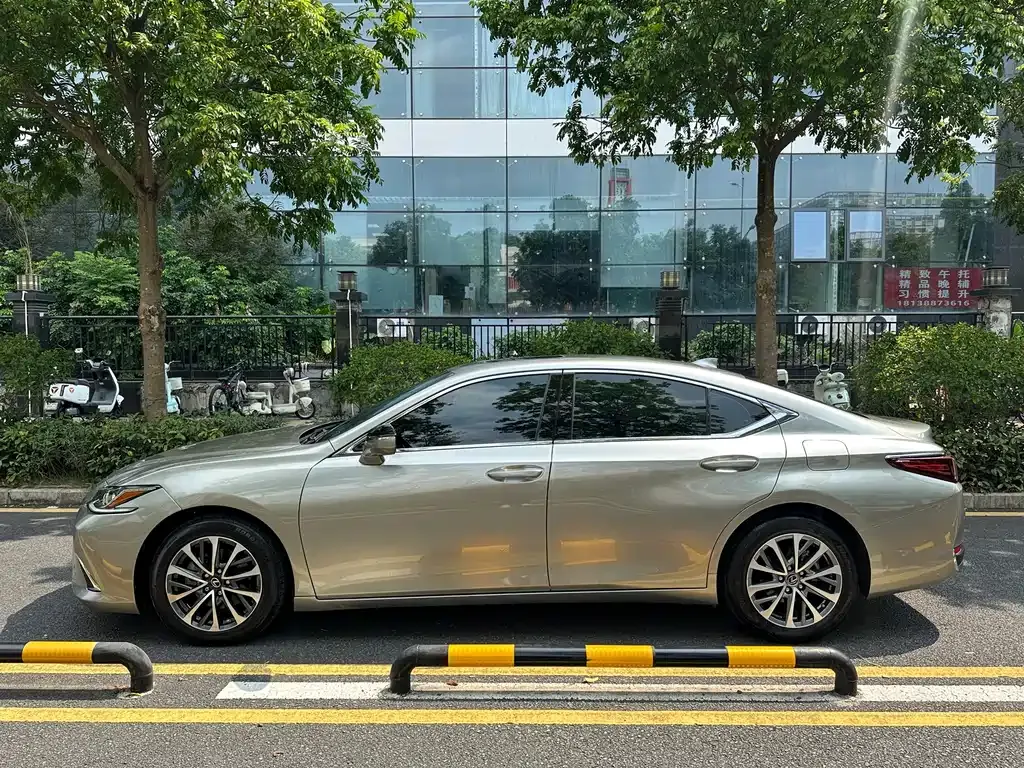Lexus ES — фото 8