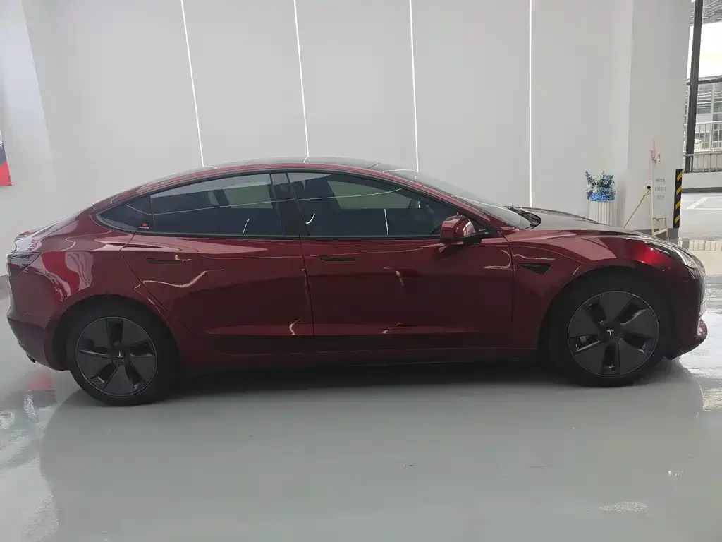 Tesla Model 3 — фото 2