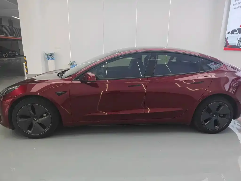 Tesla Model 3 — фото 9