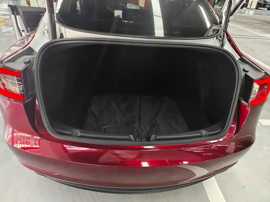 Tesla Model 3 — фото 5