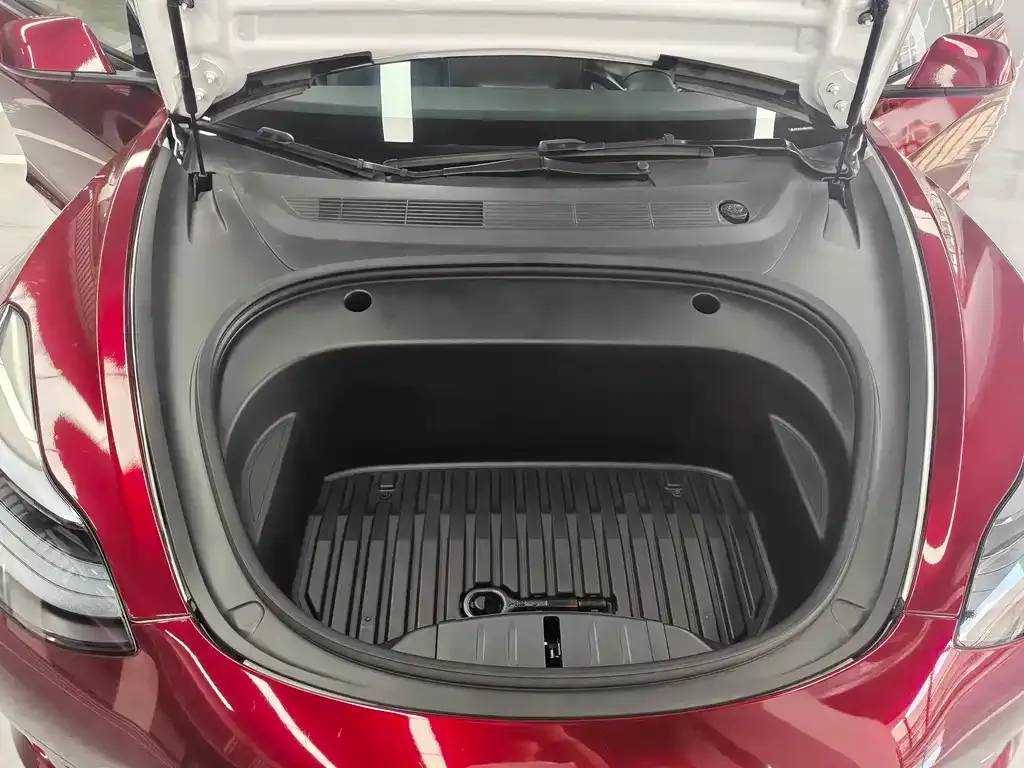 Tesla Model 3 — фото 4