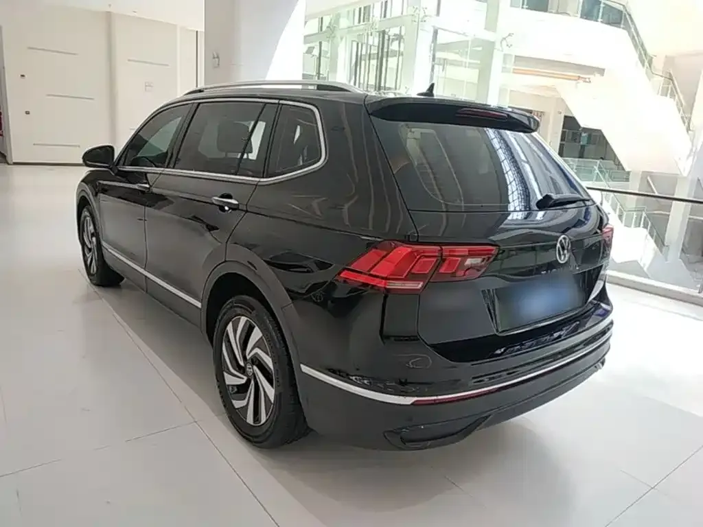 Volkswagen Tiguan L — фото 5
