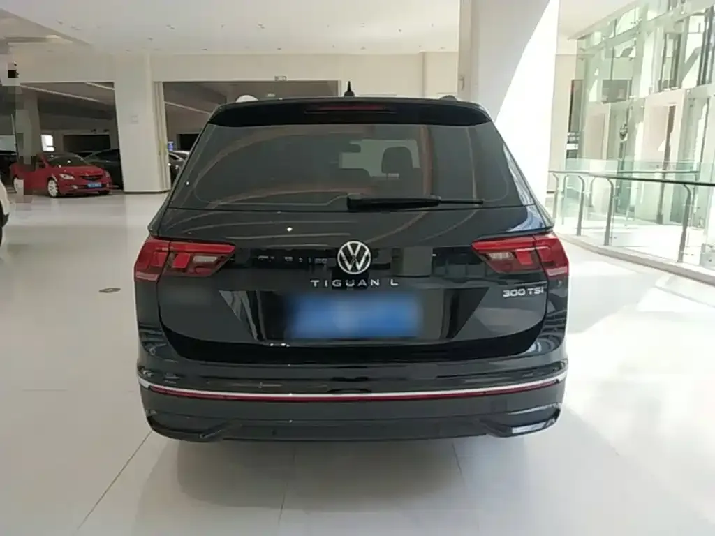 Volkswagen Tiguan L — фото 2