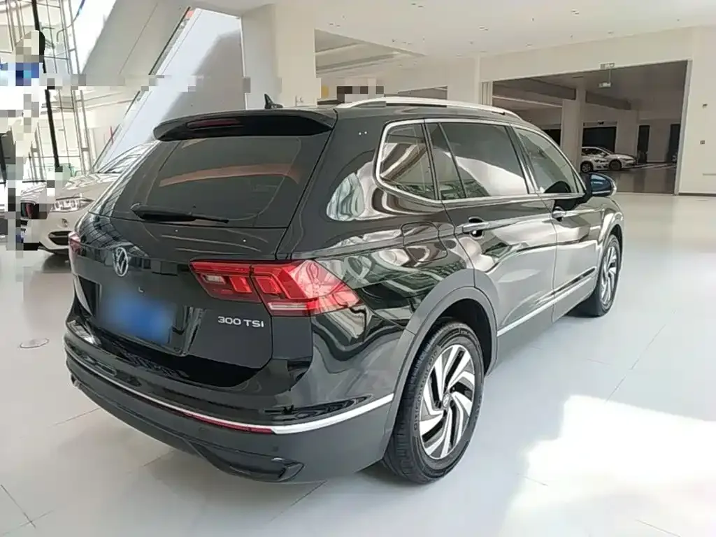 Volkswagen Tiguan L — фото 4