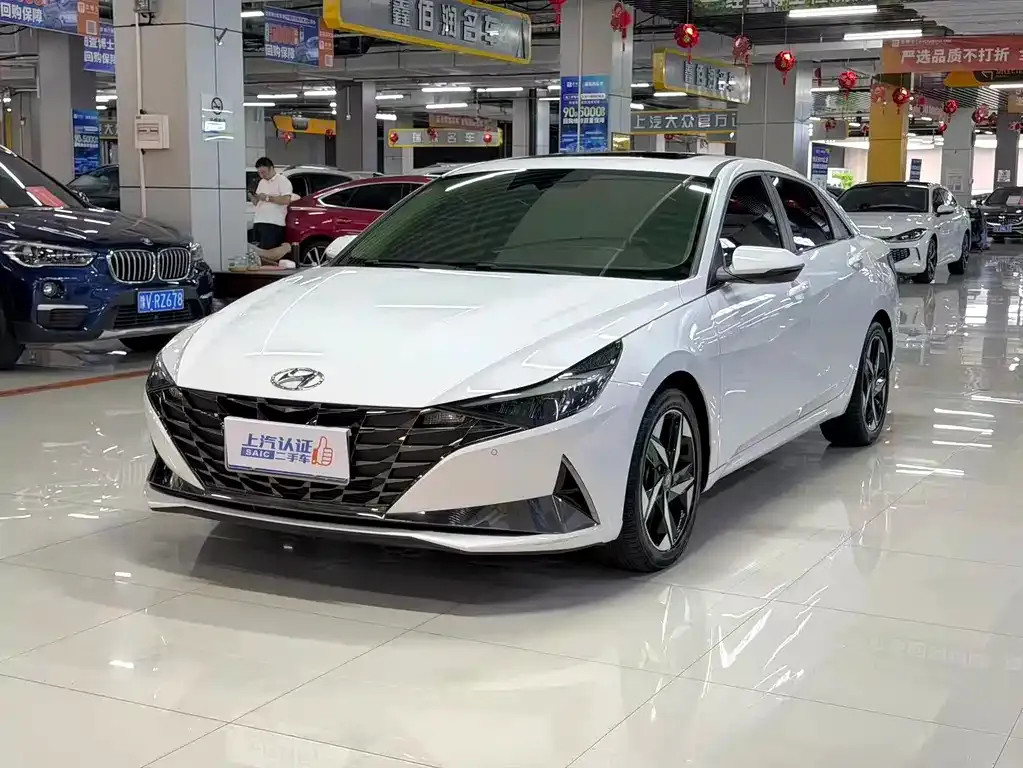 Hyundai Elantra — фото 1