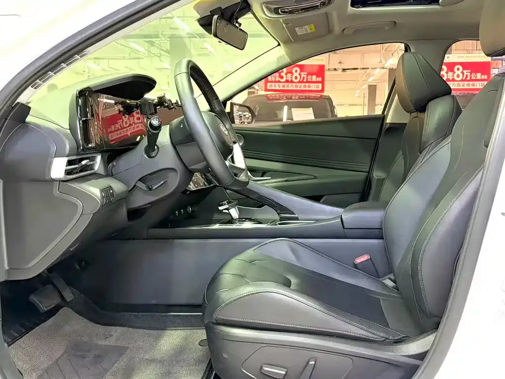 Hyundai Elantra — фото 10