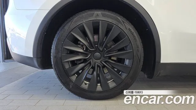 Tesla Model Y — фото 7