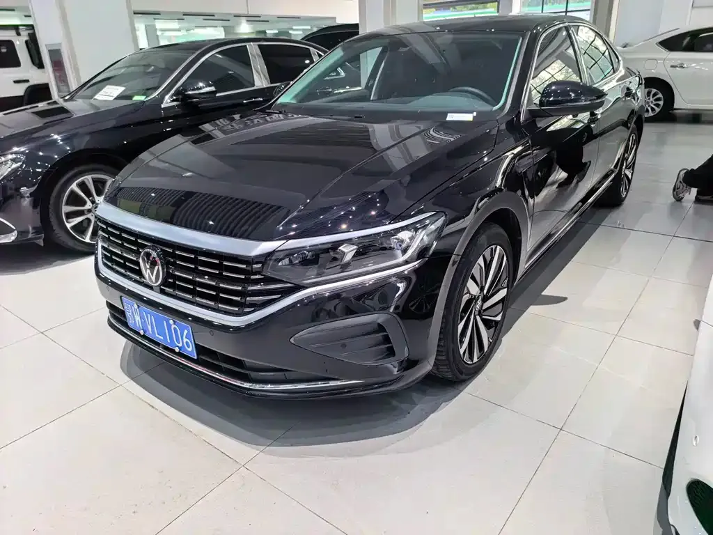 Volkswagen Passat — фото 1