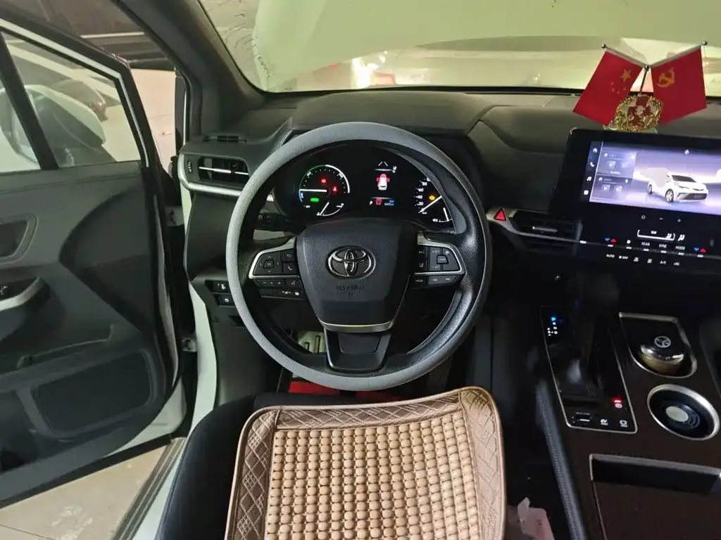 Toyota Granvia — фото 10