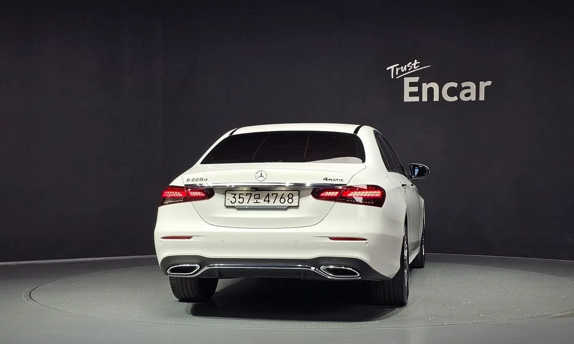 Mercedes-Benz E-Class — фото 10