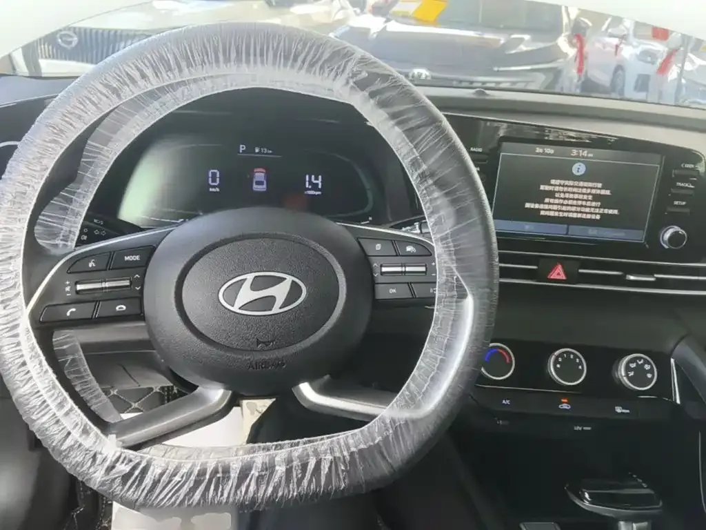 Hyundai Elantra — фото 9