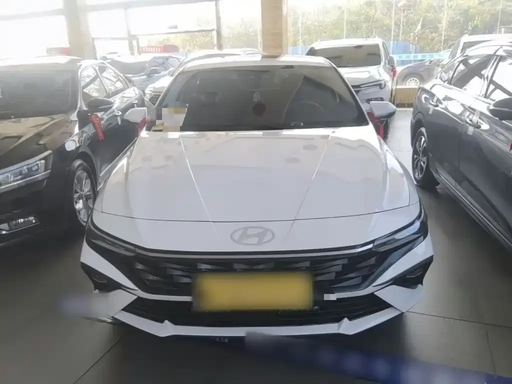 Hyundai Elantra — фото 3