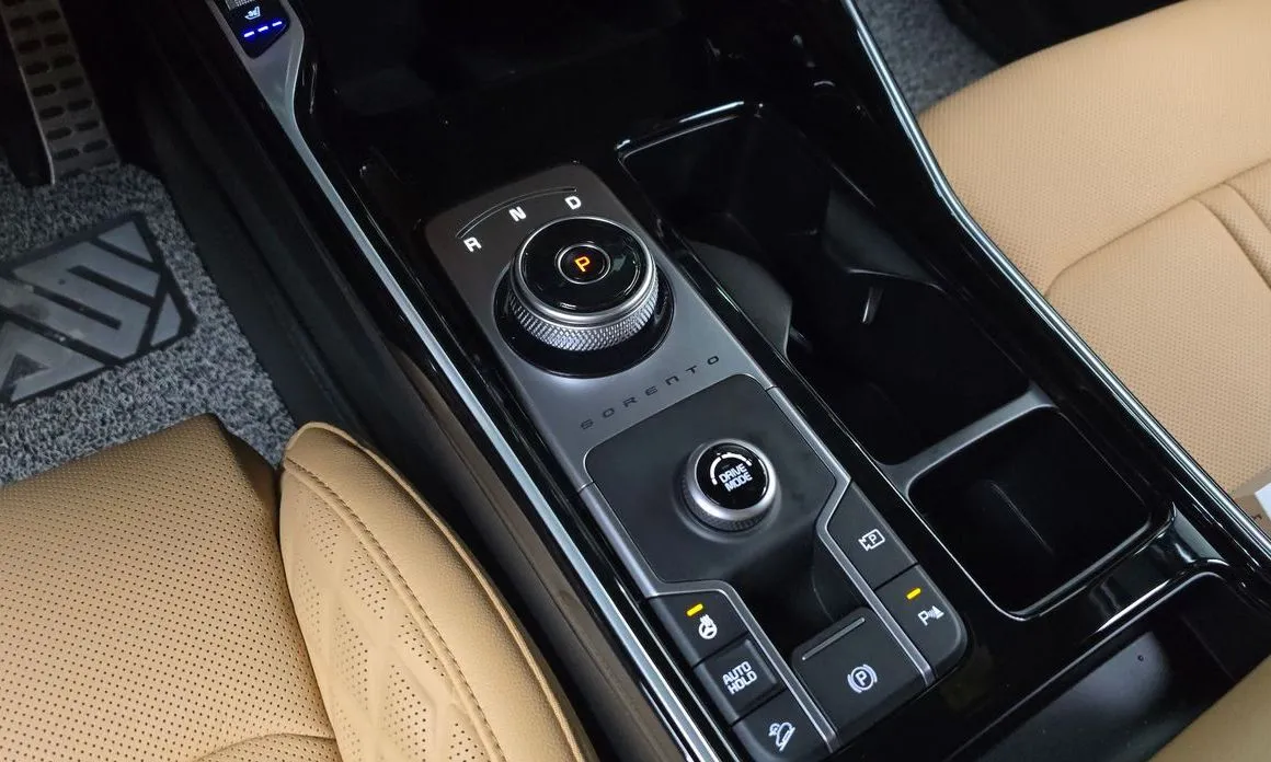 Kia Sorento — фото 9