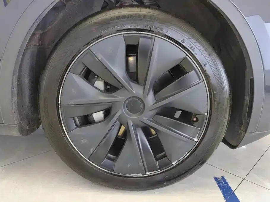 Tesla Model Y — фото 6