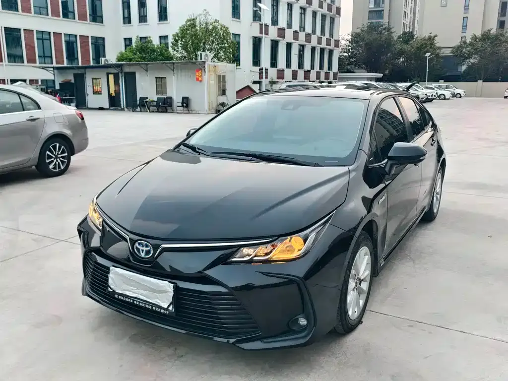 Toyota Corolla — фото 1