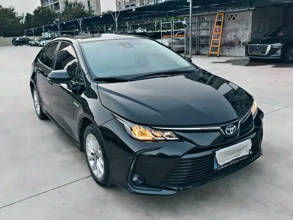 Toyota Corolla — фото 5