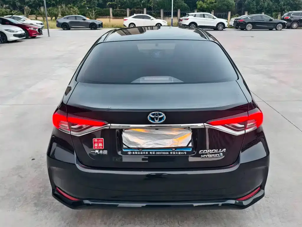Toyota Corolla — фото 9