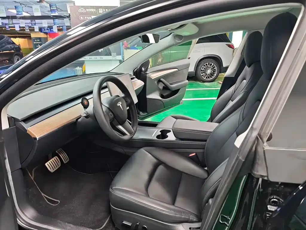 Tesla Model 3 — фото 3