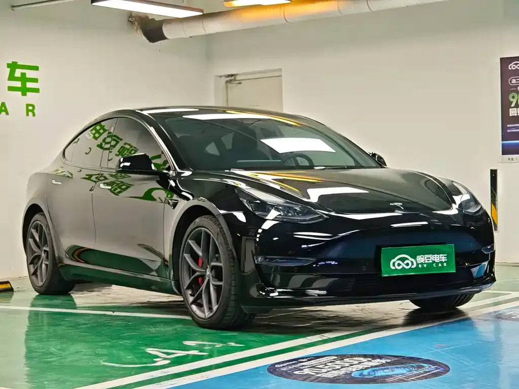 Tesla Model 3 — фото 10