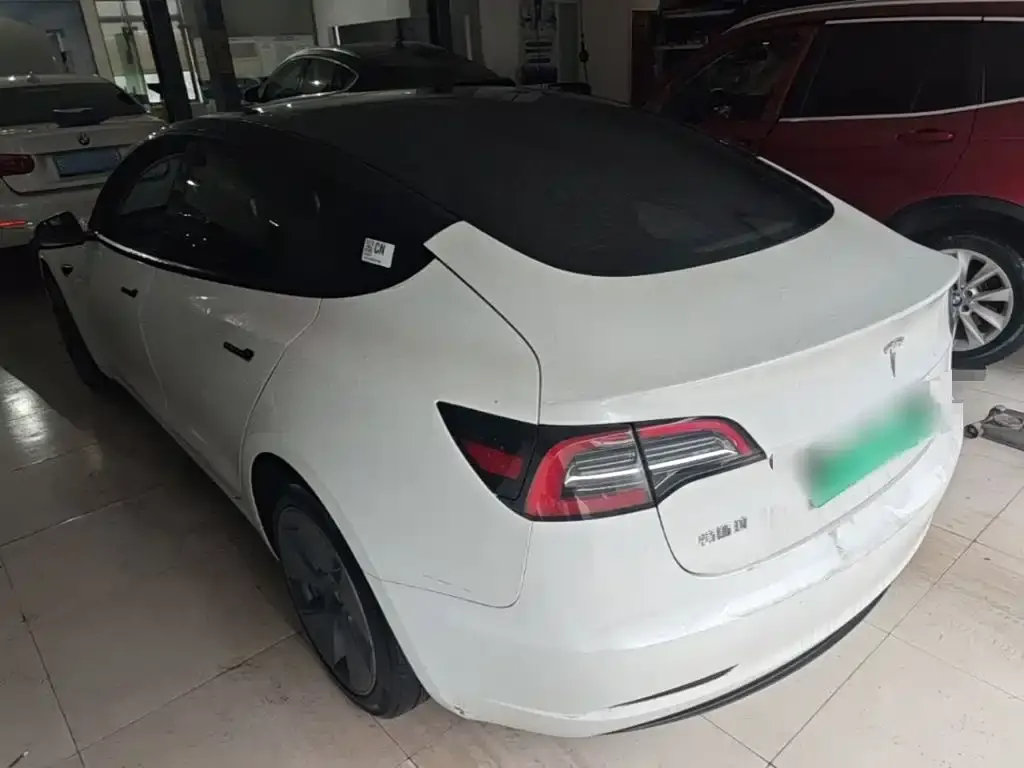 Tesla Model 3 — фото 5