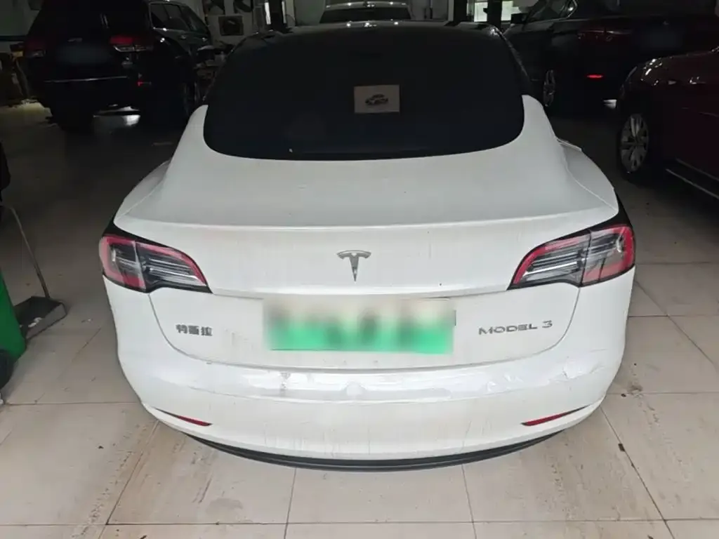 Tesla Model 3 — фото 3