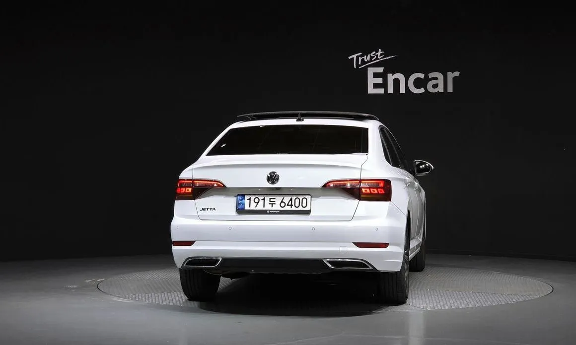 Volkswagen Jetta — фото 5