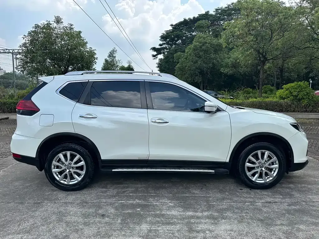 Nissan X-Trail — фото 9