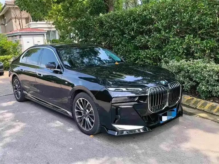 BMW 7 Series — фото 1