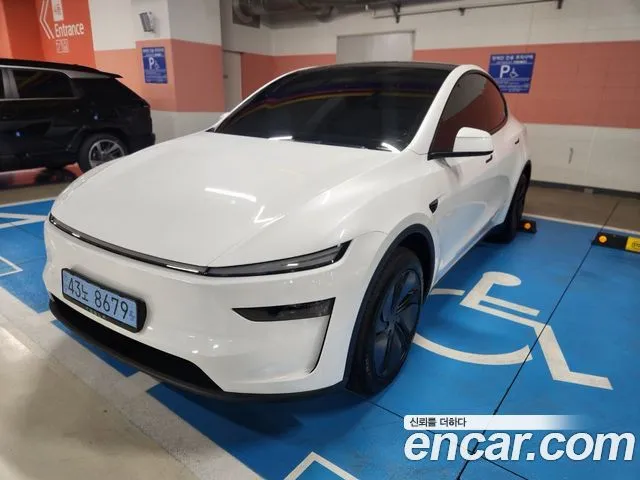 Tesla Model Y — фото 10