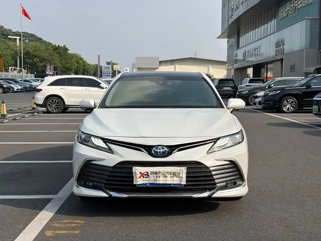Toyota Camry — фото 3