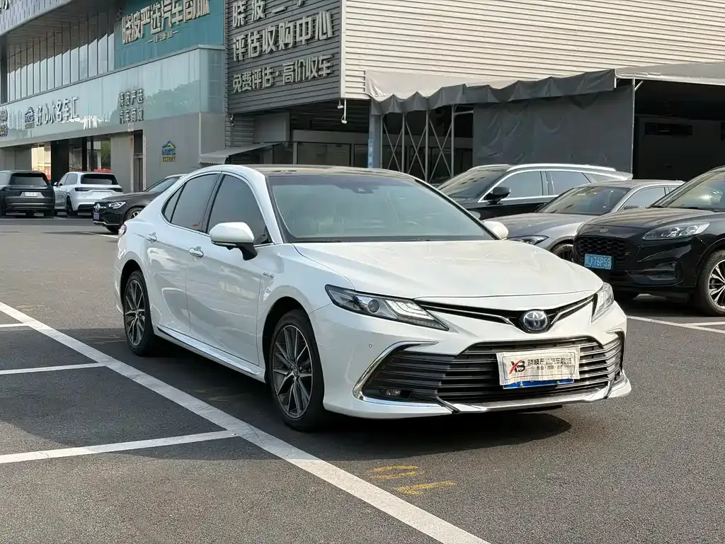 Toyota Camry — фото 7