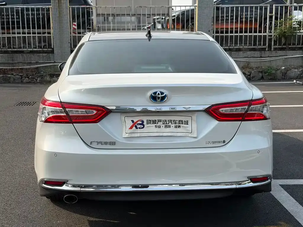 Toyota Camry — фото 4