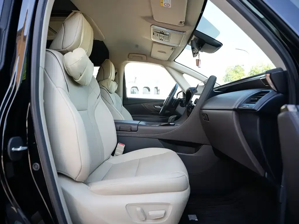 Toyota Alphard — фото 2