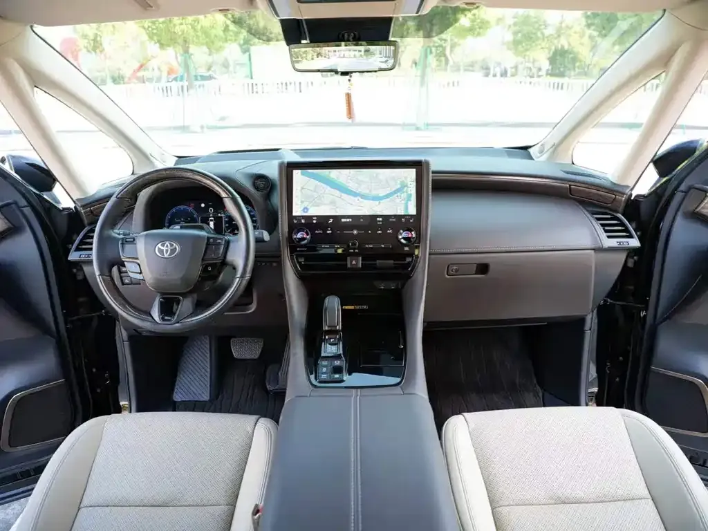 Toyota Alphard — фото 8