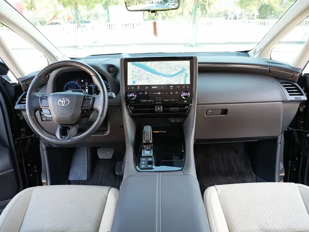 Toyota Alphard — фото 7