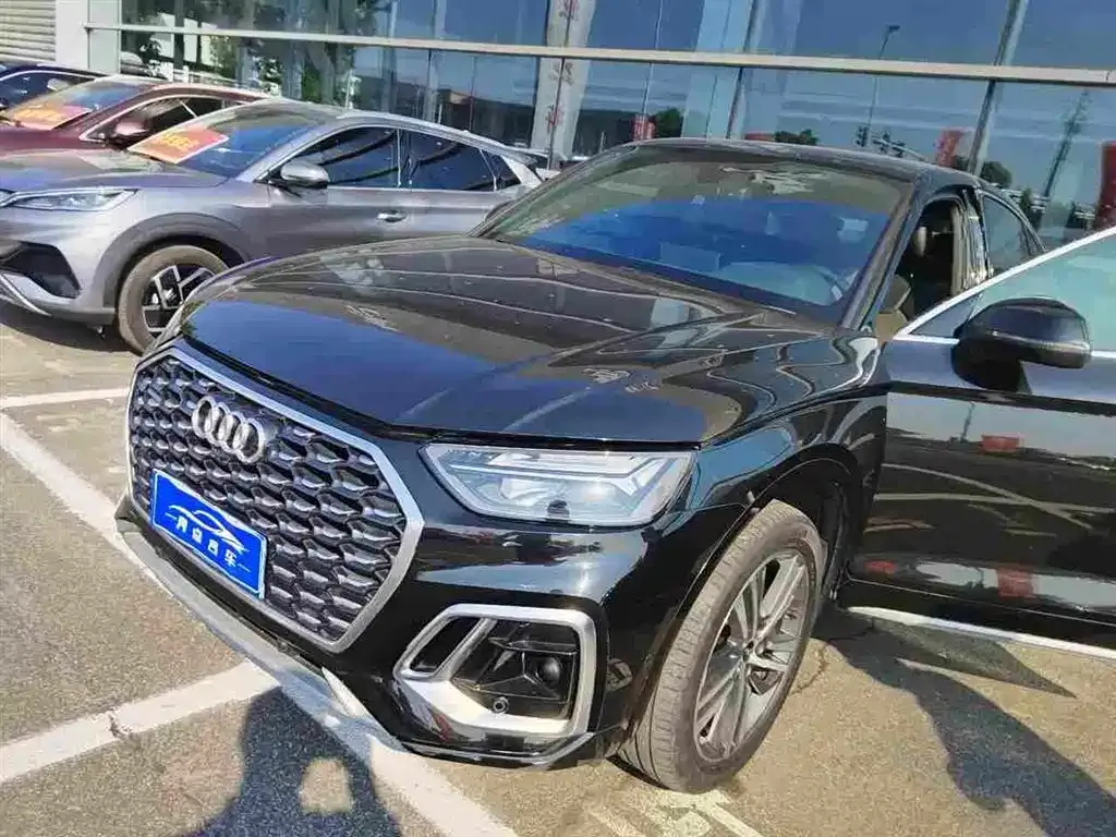 Audi Q5L Sportback — фото 1