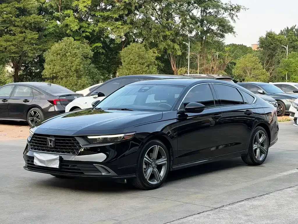 Honda Accord — фото 1