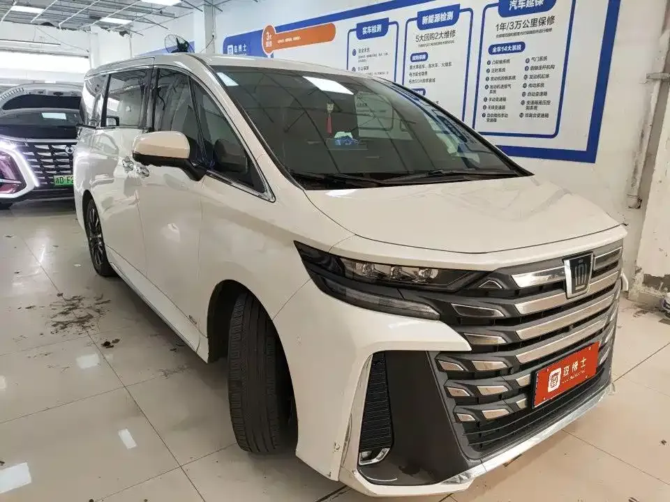 Toyota Vellfire — фото 8