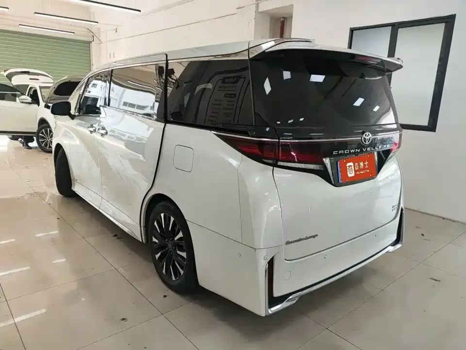 Toyota Vellfire — фото 3