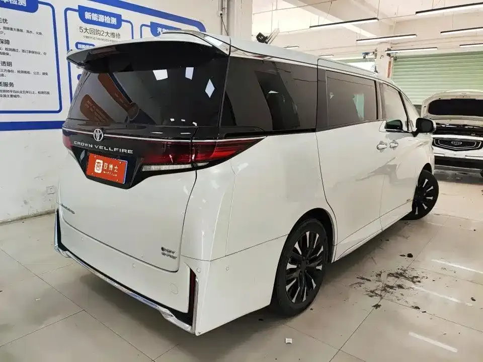 Toyota Vellfire — фото 2