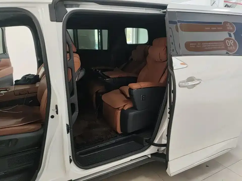 Toyota Vellfire — фото 4
