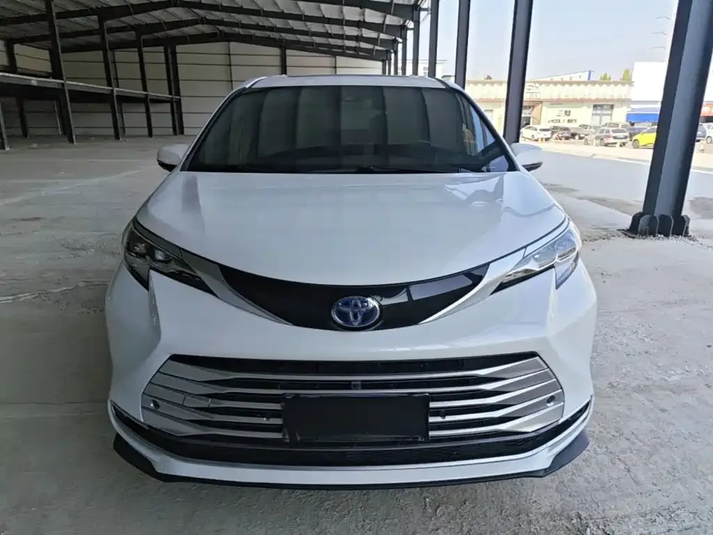 Toyota Sienna — фото 4