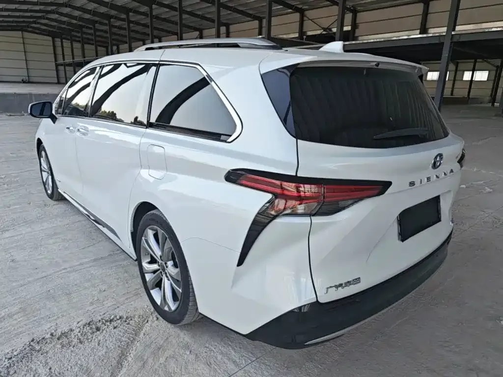 Toyota Sienna — фото 3