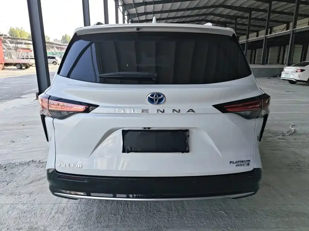 Toyota Sienna — фото 2